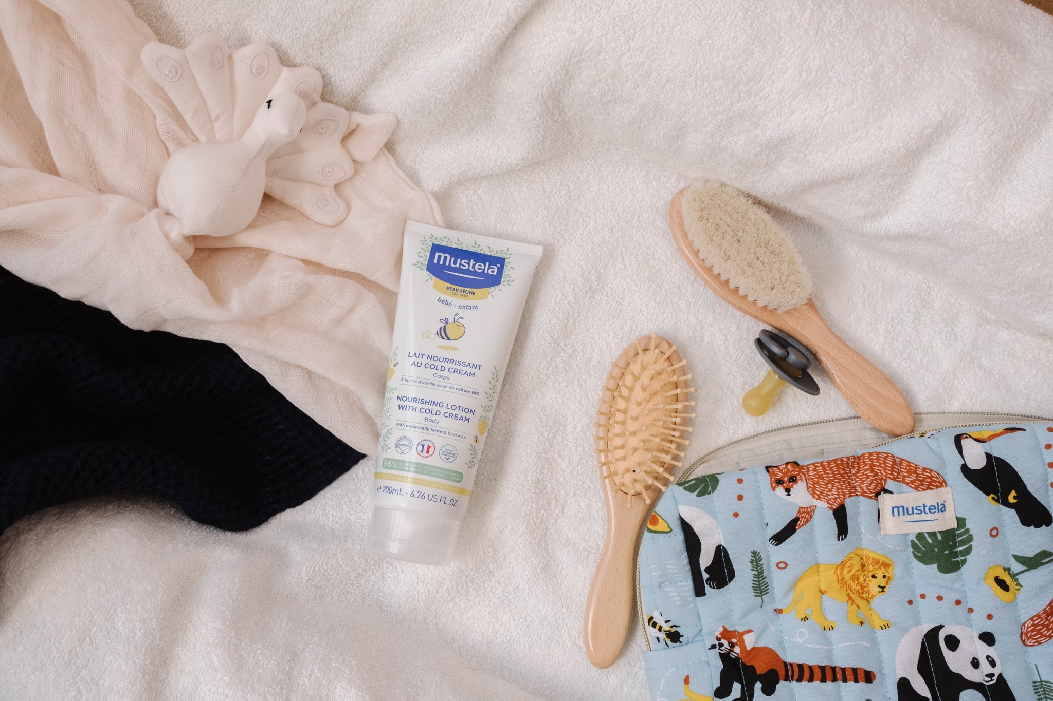 Cold Cream ve Organik Balmumu İçeren Kuru Ciltler İçin Besleyici Bebek Yüz Kremi