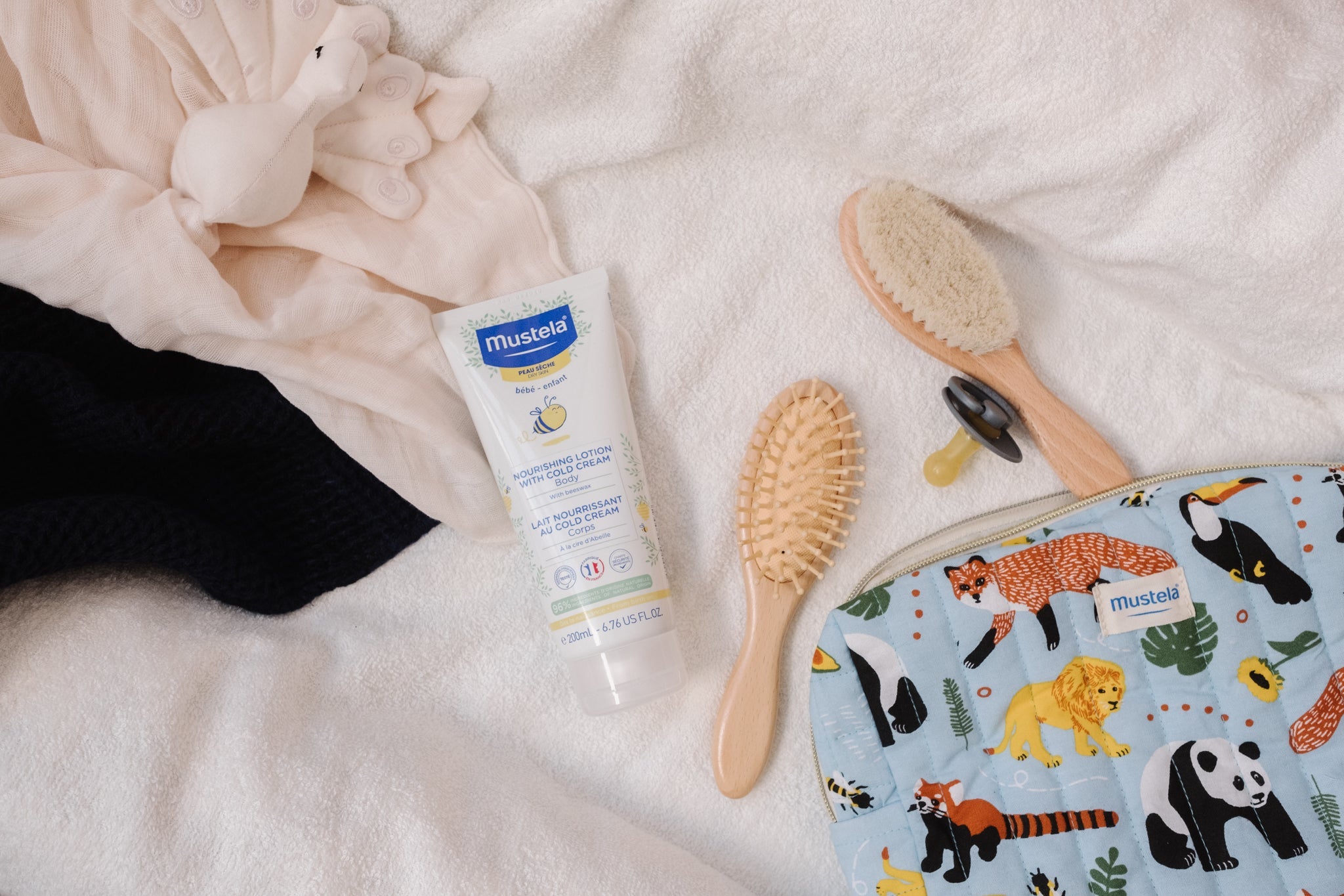 Cold Cream ve Organik Balmumu İçeren Kuru Ciltler için Besleyici Bebek Losyonu